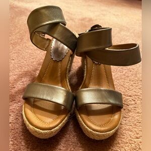 Women’s wedge sandal